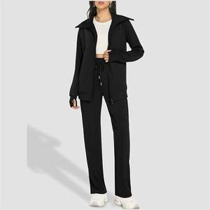 Conjunto Deportivo Casual para Mujer con Capucha y Estampado, Chaqueta y Pantalones Cortavientos Ligeros de Poliéster con Opción de Logotipo Personalizado - Product Image 6