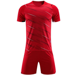 Ensemble d'uniformes de football personnalisés à manches courtes à séchage rapide, 100 % pur, modèle haut de gamme, imprimé par transfert thermique, confortable pour l'été - Product Image 1