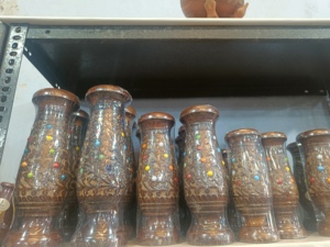 Artesanías Decorativas Elegantes Hechas a Mano en Madera, Cajas de Madera Pulida, Letreros de Pared con Temática Budista, Forma Irregular, Marca INNOFURN, India - Product Image 4