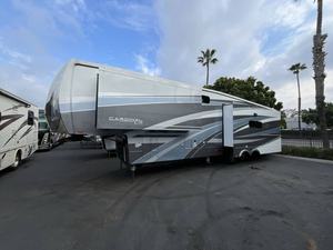 Precio de Subasta Autocaravana Usada Forest River Cardinal Luxury 380RLX 2023, Interiores Espaciosos, Una Habitación, 4-6 Pasajeros, Euro 5, en Venta - Product Image 5