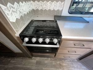 ขายส่งรถบ้านมือสองปี 2022 รุ่น T-h-o-r H-u-r-r-i-c-a-n-e 34J จากโรงงานโดยตรง - Product Image 2