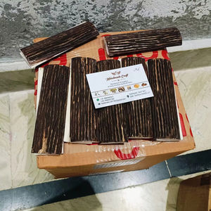 Escamas de Hueso de Cuerno de Búfalo de Agua con Vetas, Tamaño Personalizable, para Empuñaduras de Cuchillos de Caza de Hoja Fija, en Bruto, de la India - Product Image 2