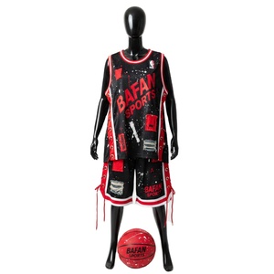 Ensemble short et maillot de basket pour femmes, 180 GSM, maille polyester respirante, design à panneaux latéraux, logo personnalisé, ensembles pour femmes - Product Image 1