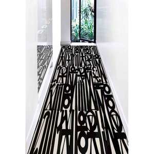 Tapis graffiti noir et blanc : Décoration moderne pour salon, tapis doux non tissé - Product Image 3