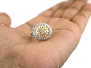 Anillo de Compromiso o Matrimonio Grueso Hecho a Mano con Racimo de Diamantes en Plata de Ley 925 - Product Image 6