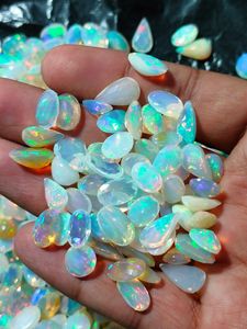 Piedras preciosas de forma mixta facetada de ópalo etíope natural para hacer joyas, base blanca con fuego múltiple y verde - Product Image 4