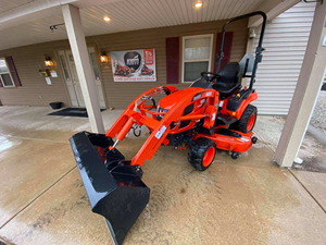 Tractor Agrícola Compacto Mini KIOTI CS2210H0 2025 de 22 HP |   Mini Tractor 4x4 |   Tractor de Jardín de Cuatro Ruedas con Cortadora, Certificado CE - Product Image 4