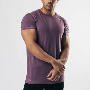 เสื้อยืดคอกลมสำหรับผู้ชายผ้าคอตตอนแบบสตรีทพร้อมโลโก้ตามสั่งรูปแบบสีทึบ100% มีบริการ OEM - Product Image 1