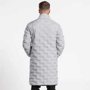 Elegante Chaqueta larga para hombre con ajuste cómodo y material resistente al agua para protección contra todo tipo de clima - Product Image 4