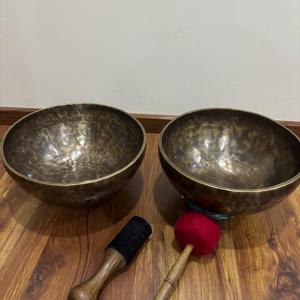 Juego de cuencos de sonido de Metal de bronce de 2 piezas hechos a mano para meditación diaria Chakra tema budismo práctica diaria alineación artesanías de Metal - Product Image 4