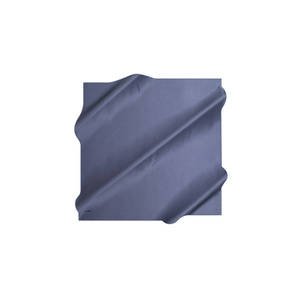 Écharpe carrée en crêpe de soie bleue satinée délavée - Product Image 1