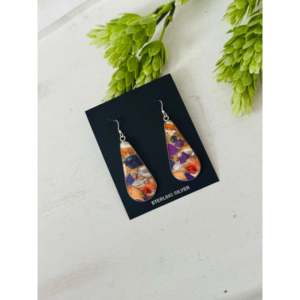 Boucles d'oreilles pendantes en turquoise Mohave violette et argent sterling, faites à la main par des artisans Navajo, forme goutte d'eau - Product Image 3