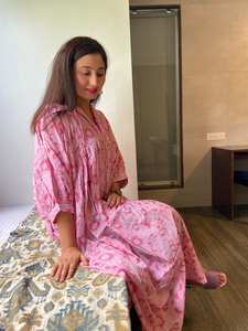 Robe maxi décontractée d'été pour femmes en coton tissé écologique lavable à manches 3/4 imprimé à la main à motifs floraux bohèmes avec poches - Product Image 5