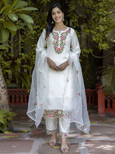 Kurti pour femmes fabriqué en Inde pour les fêtes ou les festivals, disponible pour la vente en gros - Product Image 2