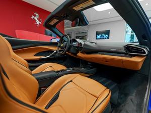 Ferrari 296 GTS 2024, superdeportivo híbrido enchufable con motor central trasero, el más vendido - Product Image 6