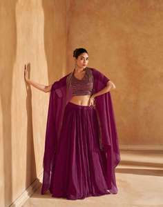 Designer Fantaisie Tendance Vêtements Ethniques Top Qualité Premium Véritable Chinon Soie Lehenga Choli & Koti Avec Pur Travail À La Main À Vendre - Product Image 3
