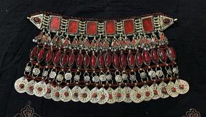 ชุดเครื่องประดับชนเผ่าสีน้ำเงินของอัฟกานิสถานพร้อมหินสี่เหลี่ยมและวงรีทำด้วยมือโช้คเกอร์คูจิชาติพันธุ์แกะสลักเหรียญห้อยต่องแต่ง - Product Image 2