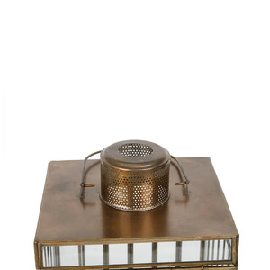 Lanternes élégantes avec cadre en métal pour un décor intemporel Lanternes en verre d'inspiration vintage avec cadre en métal durable - Product Image 3