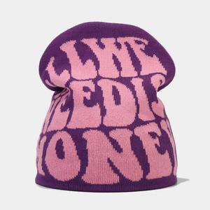 หมวกถักแจ็คการ์ดสำหรับผู้ชายผู้หญิงหมวกอบอุ่นสำหรับขี่กลางแจ้ง Y2K ลายตัวอักษรยุโรปอเมริกาแฟชั่นสไตล์สำหรับการเดินทาง - Product Image 6