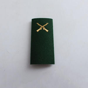 Épaulettes d'uniformes classiques fabriquées avec des franges et des tresses adaptées aux vestes et costumes de cérémonie Accessoires épaulettes - Product Image 3