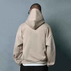 เสื้อฮู้ดผู้ชายทรงโอเวอร์ไซส์สไตล์วิทยาลัย พร้อมดีไซน์ปักลายนูนแบบคลาสสิก ทรงหลวมใส่สบาย เหมาะสำหรับฤดูใบไม้ร่วงและฤดูหนาว สไตล์ลำลองแบบนักกีฬา - Product Image 2