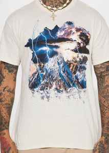 T-shirt pour homme fait à la main avec impression DTG personnalisée offrant une coupe moderne, un toucher doux en coton et une impression détaillée professionnelle - Product Image 4