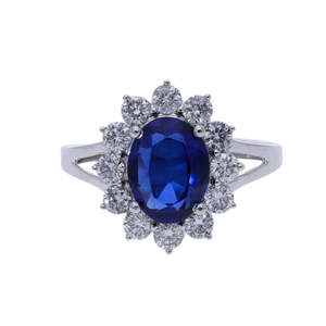 Anillo de diamantes de oro blanco de 14 quilates con zafiro azul ovalado Diamante natural Halo Vástago dividido Acentos de diamantes redondos brillantes - Product Image 3