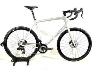 Vélo de route en carbone Aeroad CF SLX 8 Di2 avec transmission électronique, léger et performant pour la course - Product Image 2