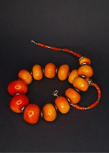 Collier en perles de résine unique de fournisseur indien pour les tenues d'été, les sorties à la plage et les festivals, disponible à bon prix - Product Image 2