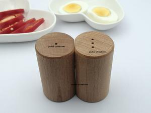 Ensemble salière et poivrière en bois fabriqué à la main Distributeur d'épices rustique pour la cuisine, la table à manger ou le restaurant - Product Image 3