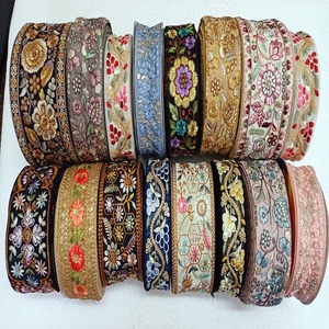 Conjunto de encaje floral bordado hecho a medida con múltiples colores en los mismos patrones - Product Image 1