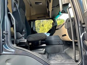 Camion à benne basculante lourd, châssis de camion diesel automatique Euro 6 4x2, utilisé pour Mercedes en 2019, pour 2542 - Product Image 5