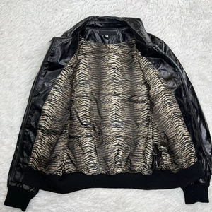 Chaqueta Bomber de Algodón Negra Resistente con Cinturón en la Cintura y Puños con Cierre de Cremallera y Cuello Camisero, Estilo Urbano para Hombre de Invierno - Product Image 6