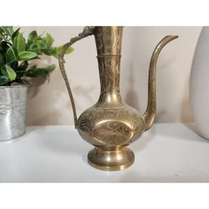 Jarra de agua de metal de latón pulido dorado para comedor de mesa de cocina con mango, jarra de agua recta para mesa de hogar - Product Image 2