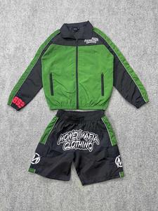 Conjunto de pantalones cortos y chaqueta unisex de nailon, conjunto de pantalones cortos de talla grande con estampado de logotipo personalizado y precios al por mayor de fábrica de deportes elegantes de calidad superior - Product Image 4