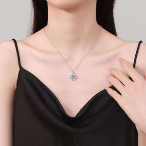 Collier pendentif en argent sterling 925 avec moissanite brillante VVS de 1 carat, design tendance flocon de neige, chaîne à maillons multicolores pour femmes - Product Image 5