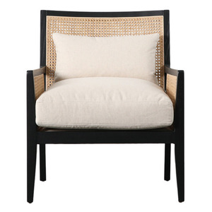 Chaise de jardin en rotin Rogan avec matériau en bois massif de teck et coussin blanc pour une utilisation en intérieur et en extérieur - Product Image 1
