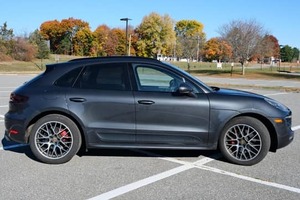 Offre exceptionnelle Nouveau 2017 Poo-rscc-he Macann GTS Premium SUV compact de luxe foncé avec caméra arrière Conçu pour des performances dynamiques et un confort optimal - Product Image 3