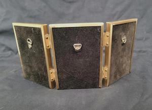 Cadre photo élégant à 3 volets en or, porte-photo décoratif élégant, présentoir de table pour bureau à domicile, cadeau de mariage - Product Image 3