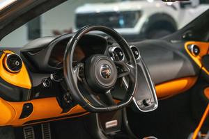 ทำความสะอาด2018 MC-LAR-en 570S Spider TWIN-Turbo V8 - Product Image 2