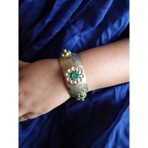 Brazaletes de moda Kundan diseño de esposas en tono dorado en tamaño Freesize - Product Image 2