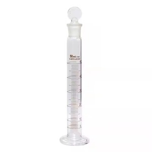 Cylindre de mesure de laboratoire de 2000ml en verre borosilicate résistant à la chaleur et gradué pour une mesure précise du volume - Product Image 3