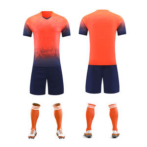 Meilleur maillot de football unisexe en polyester respirant personnalisé, uniformes de football fabriqués au Pakistan, ensemble de survêtement de football à séchage rapide - Product Image 1