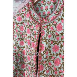 Chaleco Estampado a Mano con Diseño Mughal, Color Verde Mandarina, Decorado con Botones, Prenda Exterior de Punto Impermeable para Primavera/Invierno, Ropa de Oficina - Product Image 3