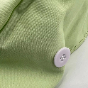 Bonnet d'infirmière léger avec un charmant imprimé saisonnier pour l'équipe hospitalière nécessitant une protection délicate - Product Image 3