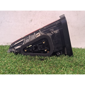 ไฟหยุดด้านหลังซ้ายรวมอยู่กับประตู SKODA Superb Series (3V3) 3V9945307F DCZA (15>) - Product Image 4
