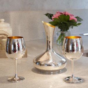 Set di lusso contemporaneo di 2 tazze a palloncino in ottone placcato in oro argento per vino rosso strutturato Made in Italy da artigiano argentiere - Product Image 5