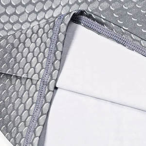 T-shirt de compression à manches courtes pour homme fabriqué au Pakistan Rash Guard personnalisé Entraînement Fitness Gym Vêtements de sport en vrac OEM Haut - Product Image 5