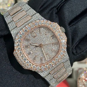 Montre Hip Hop de Luxe Personnalisable avec Moissanite VVS Effet Diamant, Testée 100% au Testeur de Diamants, Style Unique, Bling-Bling - Product Image 1