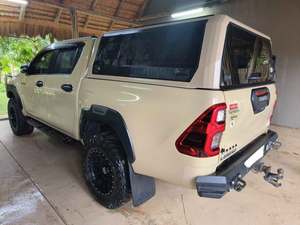 Toyota Hilux 2.8 GD6 4x4 Legend RS Manual Pickup Doble Cabina Usada de 2024 - Product Image 5